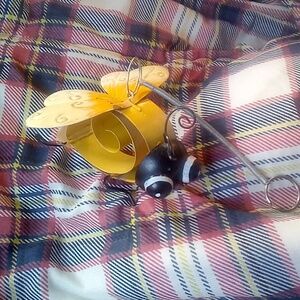 Hanging Hand Painted Metal Bumble Bee Home Garden Decor Yard Art